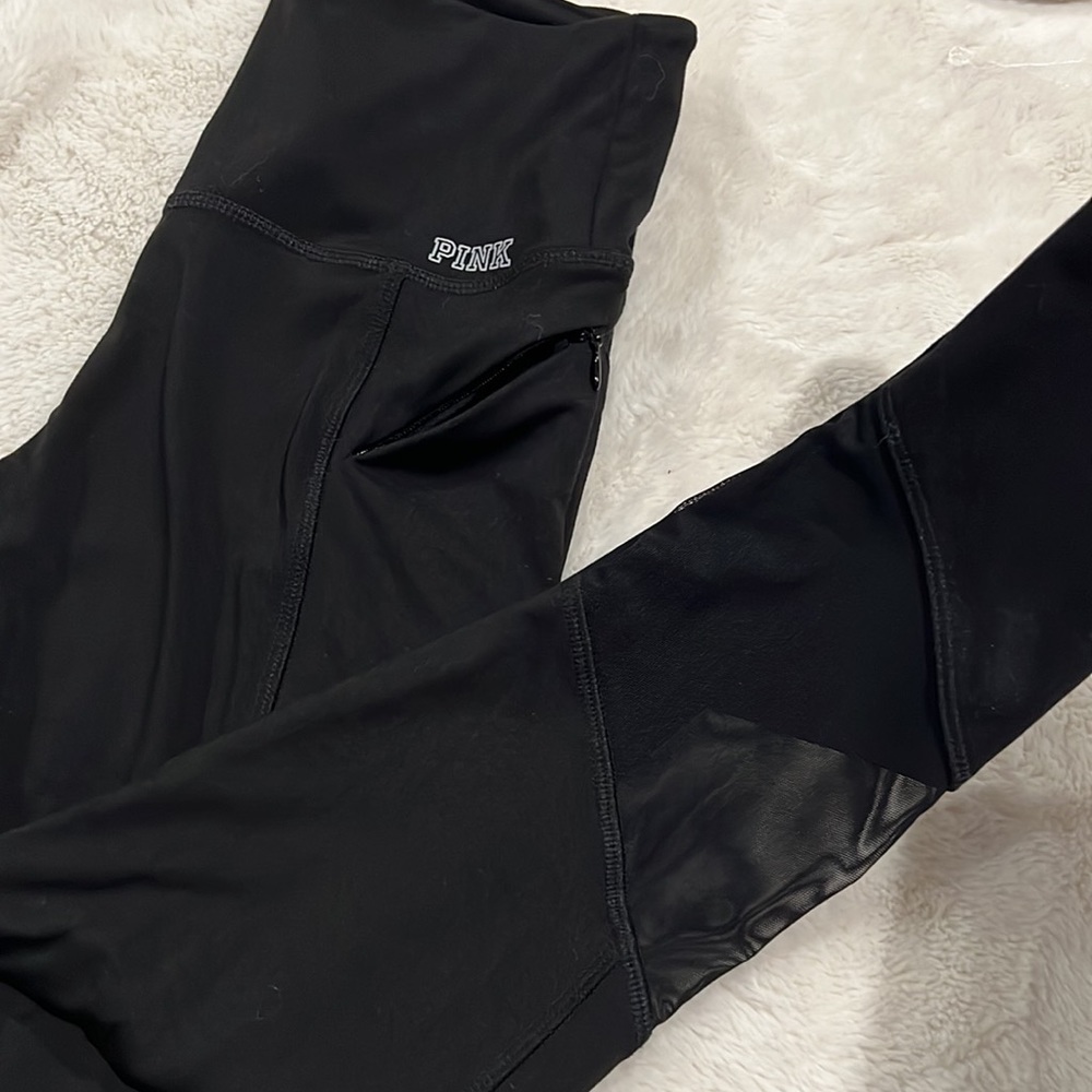 Pink Victoria secret ultimate leggings. In black size‎ XS.